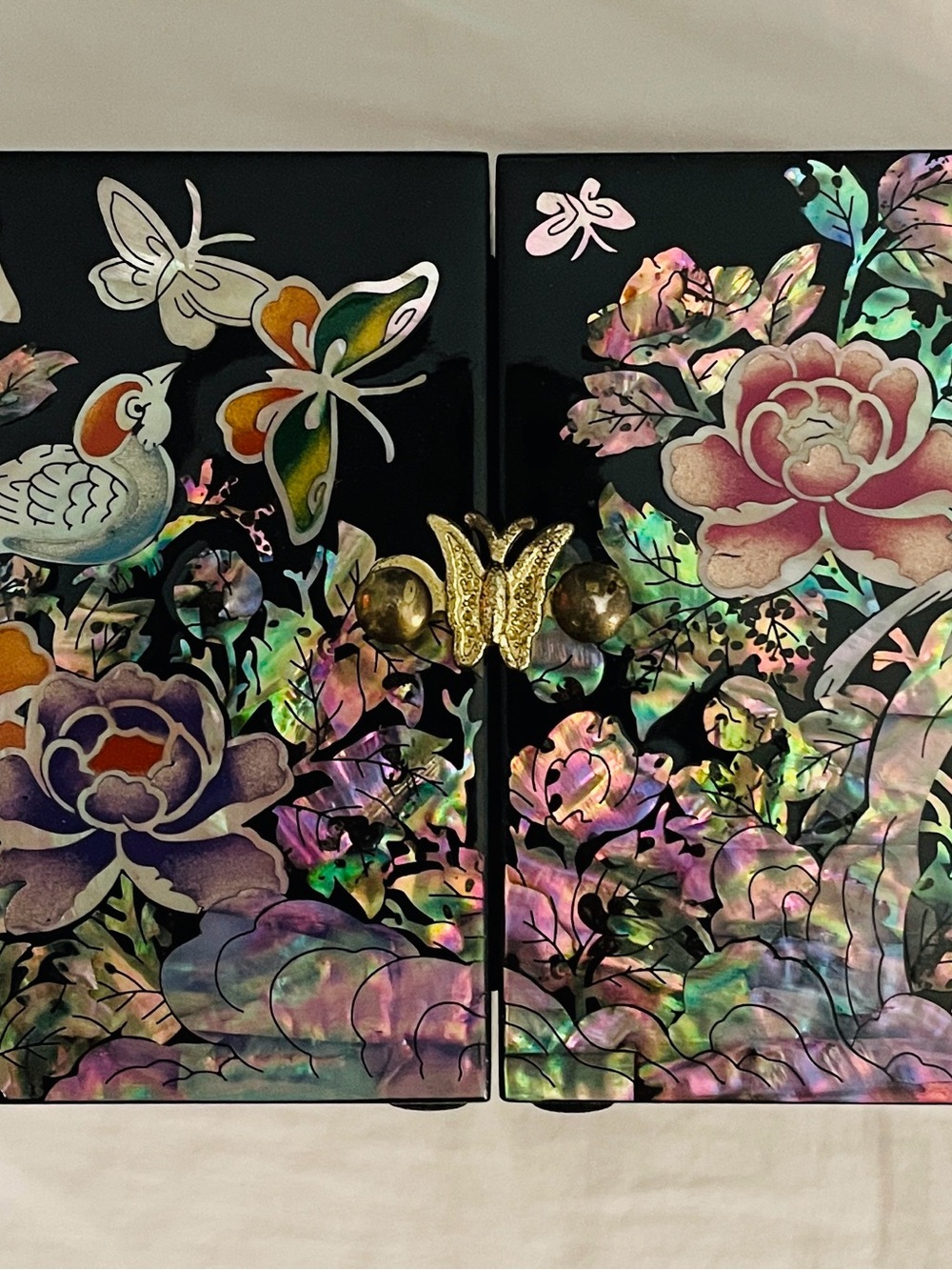 Korean Mother-of-Pearl Inlay Floral Jewelry Box - Black with Iridescent Colors